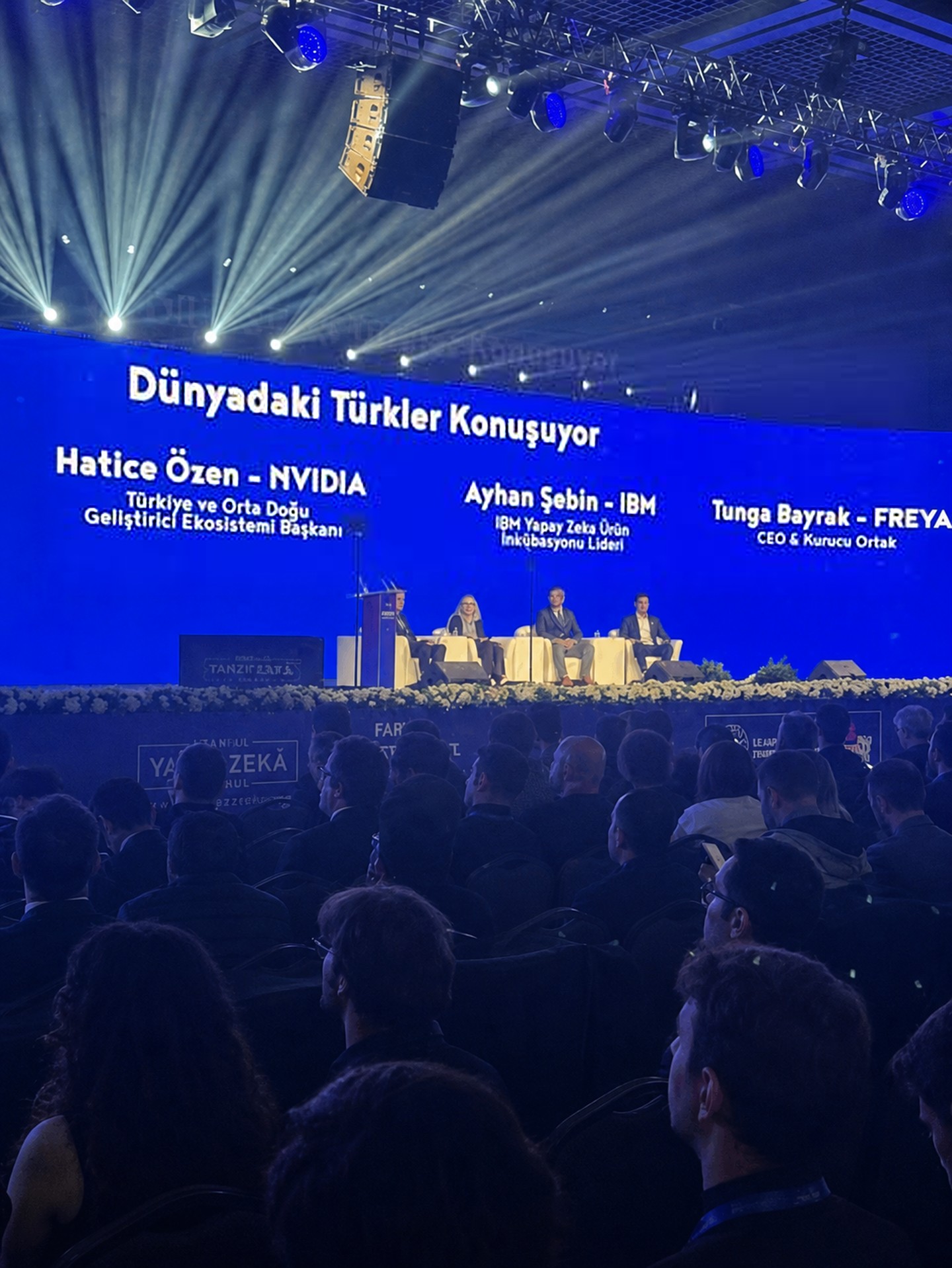 Dünyadaki Türkler Konuşuyor panelinde Freya kurucu ortağı Tunga Bayrak sahnede